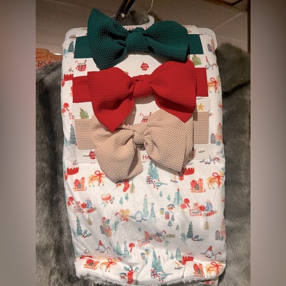 NWT-🎄 Christmas Baby Blanket with 3 Matching Headbands. - Picture 1 of 5